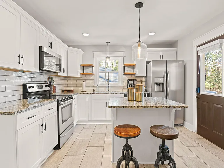Centra Villa Dr SW — Photo 6