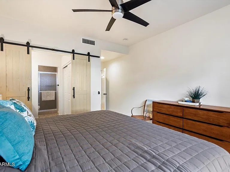 1017 E Maryland Ave #116 — Photo 15