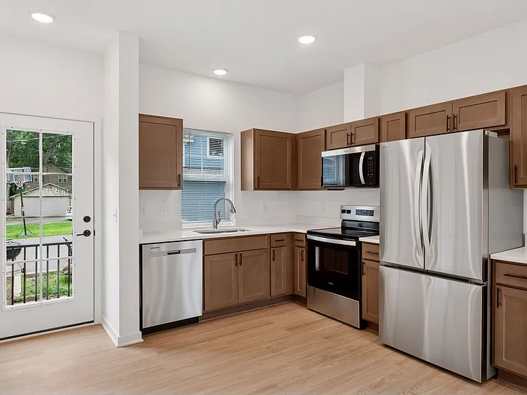 2062 Como Ave #2 — Photo 6
