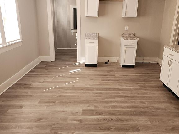 4th image of 2022 S A St