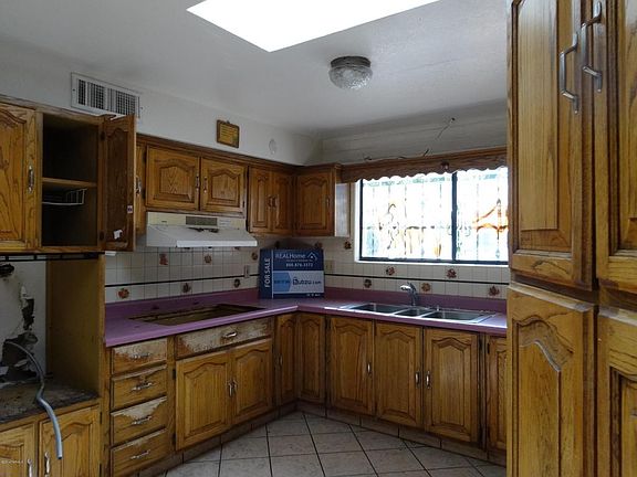 5th image of 3749 E Felix Blvd