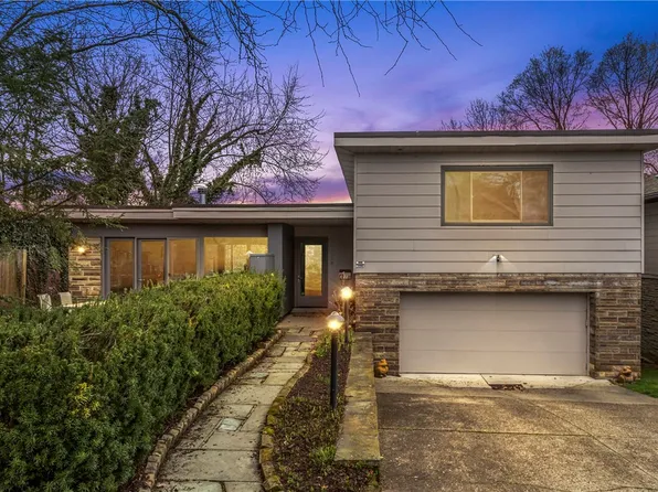 1056 Lyndhurst Dr, Pittsburgh, PA 15206