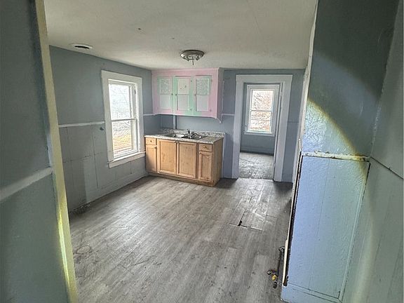 3rd image of 3008 Roanoke Ave