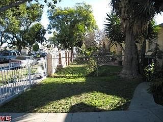3rd image of 1448 W 59th Pl