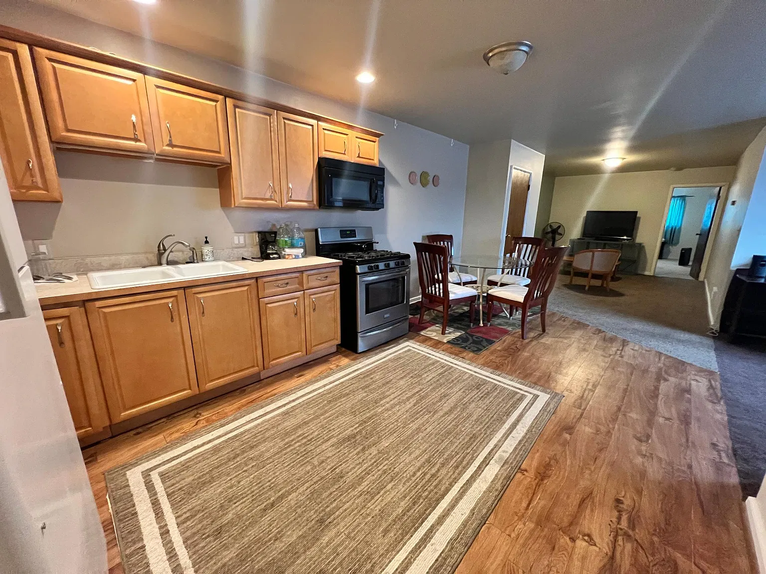 3 bed, 1000 sqft, $1,100 — Photo 2