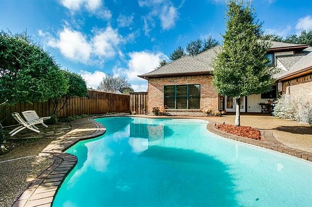 2nd image of 1401 Debon Dr