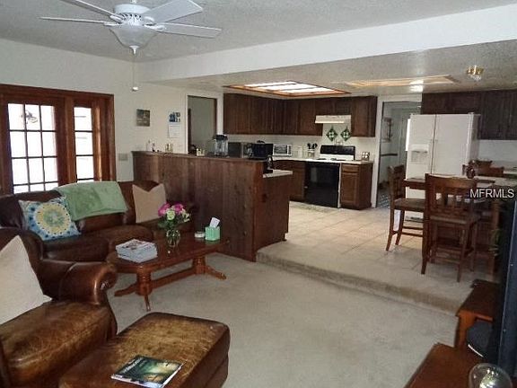 3rd image of 709 Coach Light Dr