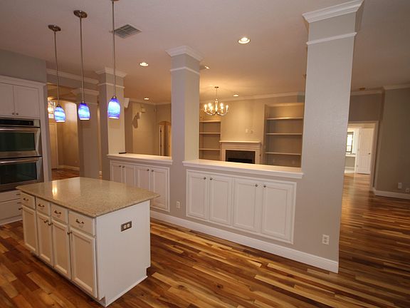 3rd image of 10831 Piping Rock Cir