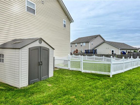 4th image of 783 Blue Moon Ct