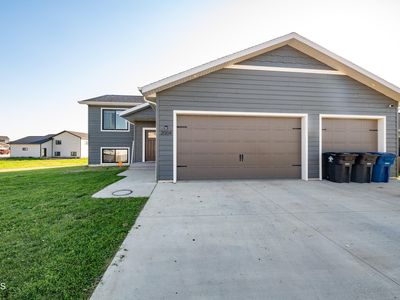 2004 Yellowstone Cir, Dickinson, ND, 58601