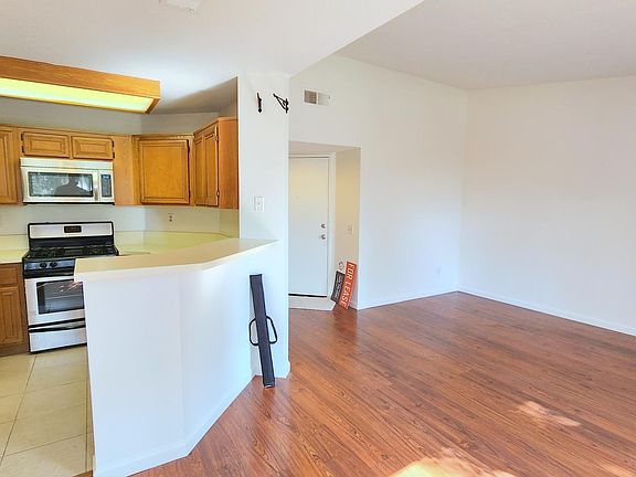 5th image of 2564 Avenida Del Vis APT 202