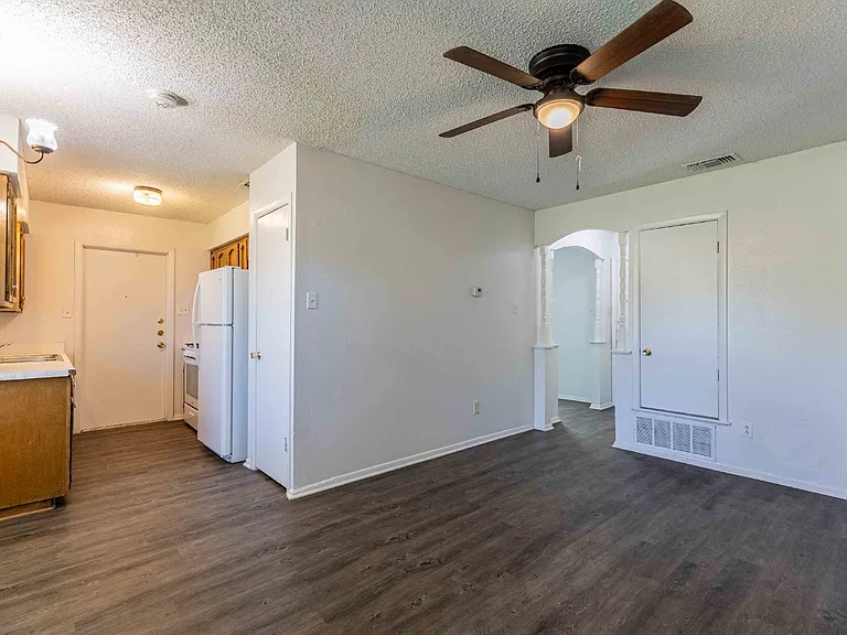 4910 Tennyson Dr — Photo 6