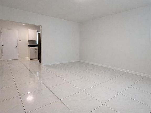 4th image of 1942 Funston St Unit 1-5