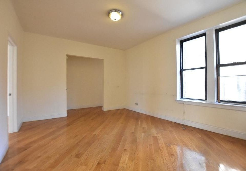2nd image of 4848 Broadway #A2