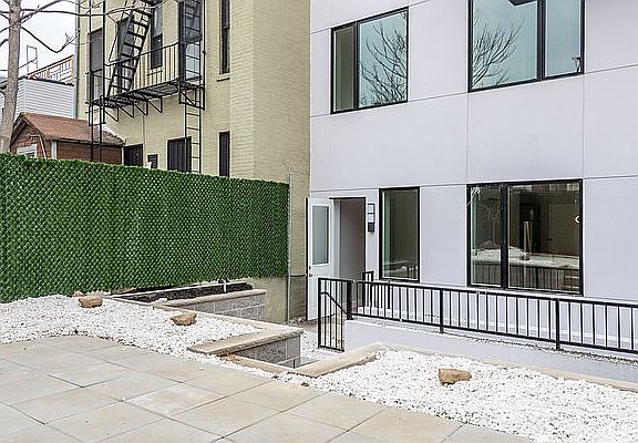 2nd image of 34 Belvidere St APT 1L