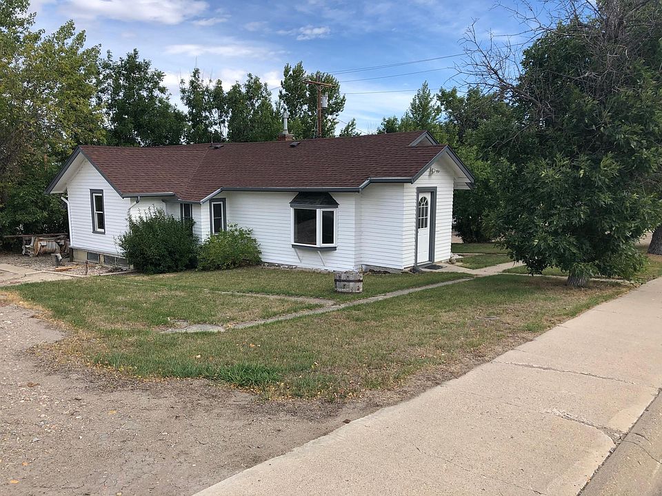 1st image of 921 1st St N