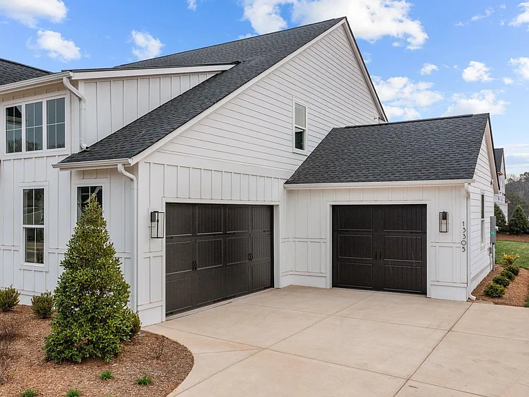 Seperate garage perfect for storage, workout, hobbies
