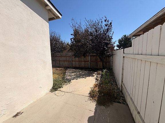 5th image of 2150 Paso Robles St