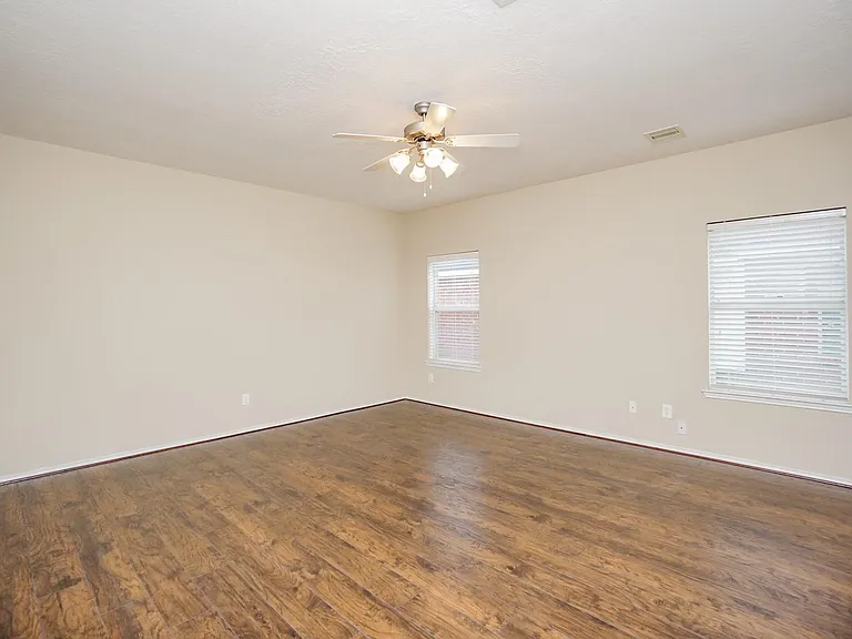 1323 Colonial Manor Dr — Photo 14
