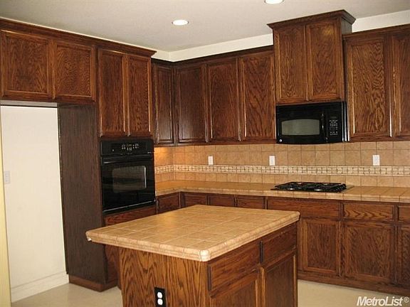 Lots of cabinetry and counter space make this a cook's dream kitchen!