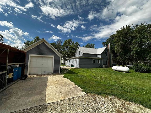 4th image of 1001 Highland St