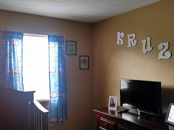 3rd image of 204 Seminole Ln