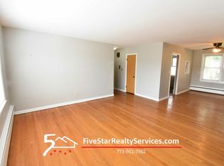 4900 Greenwood St #2E, Skokie, IL 60077