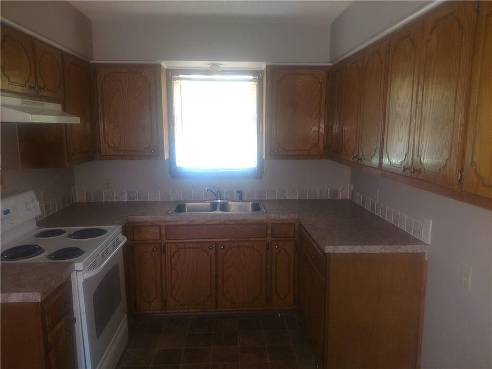 2nd image of 420 Grandstaff Ave