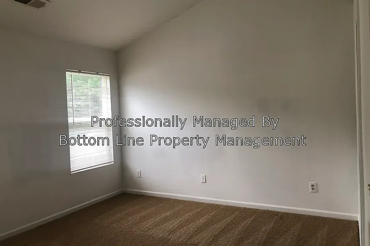 Building Photo - 4834 Muskogee Dr