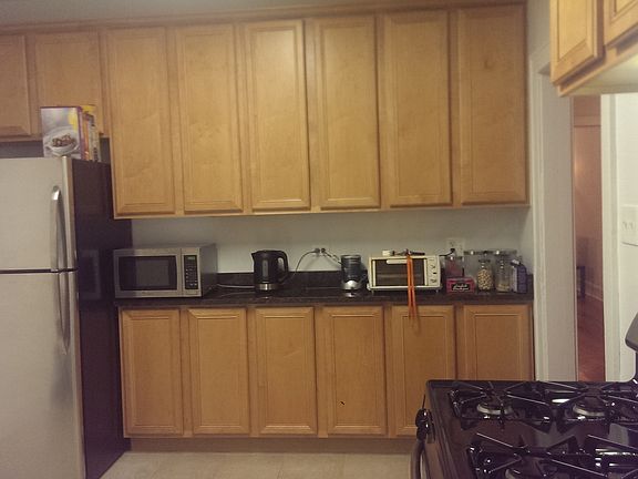 3rd image of 607 Hinman Ave APT 2J