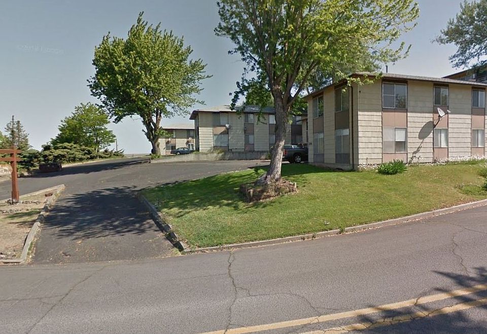 2nd image of 2211 SW Nye Ave