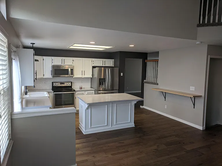 Kitchen and breakfast nook ledge seating