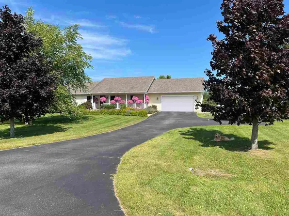 1362 Tracy Ln, Petoskey, MI 49770
