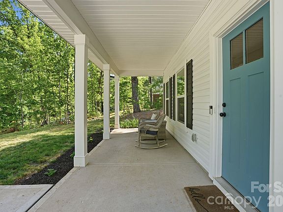 3rd image of 403 Sunset Dr