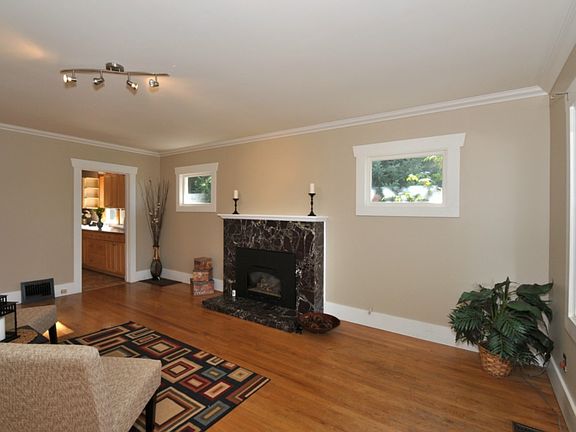 3rd image of 5629 Sumner Heights Dr E