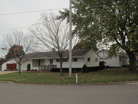 2nd image of 1322 Lake Dr