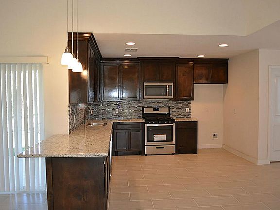 5th image of 915 Avenue F