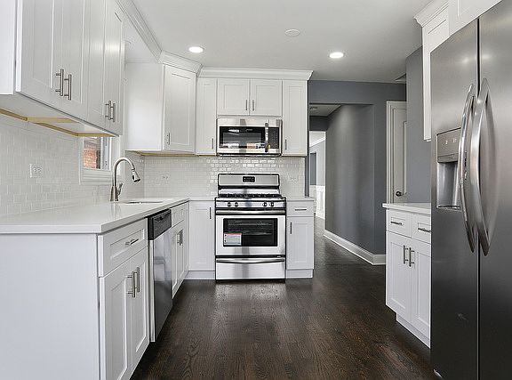 3rd image of 10738 S Saint Louis Ave