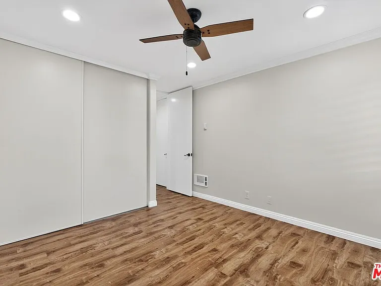 5900 Canterbury Dr #B217 — Photo 17