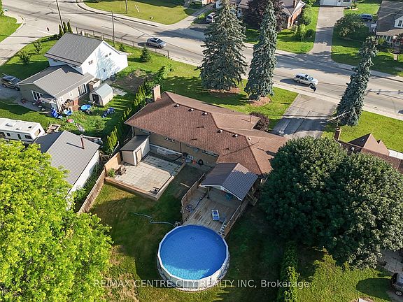 3rd image of 303 Simcoe St
