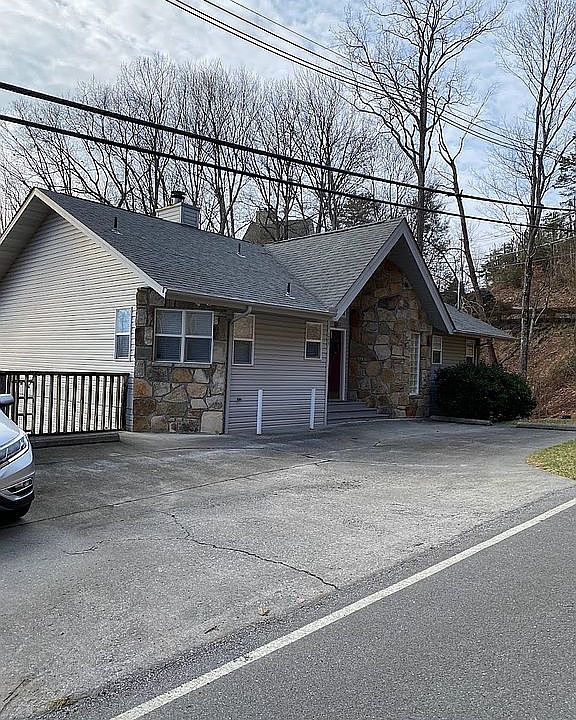 1st image of 1229 Ski View Dr