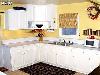 Open and bright kitchen