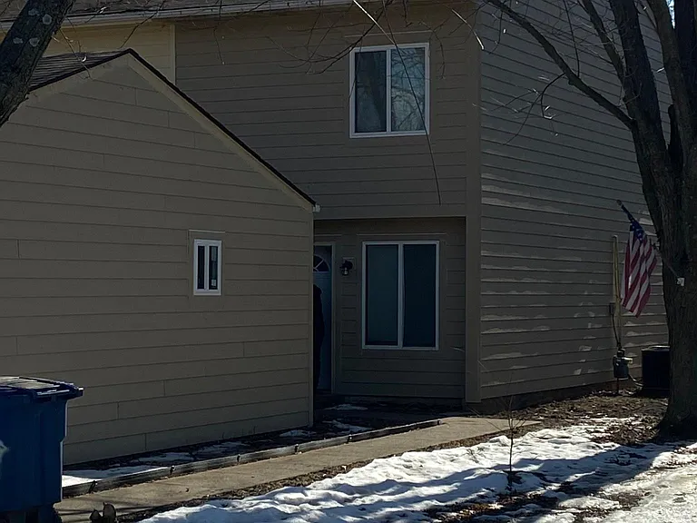 1909 E Creston Ave — Photo 1