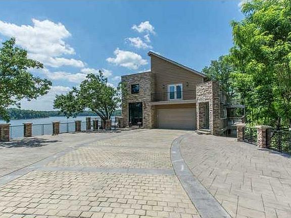 2nd image of 1800 E Waters Edge Dr