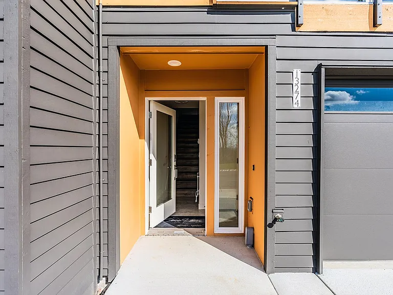 Skyridge Townhouses — Photo 40