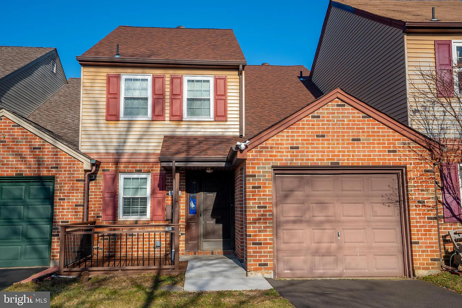 144 Lowell Ct photo 1