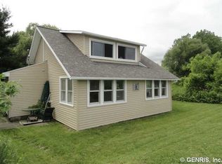 3394 Edgemere Dr, Rochester, NY 14612