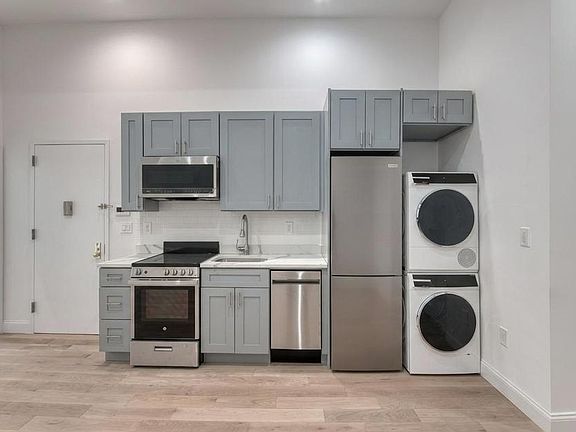 3rd image of 231 E 60th St APT 2