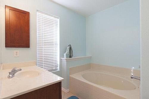 4th image of 21 Pinehurst Dr