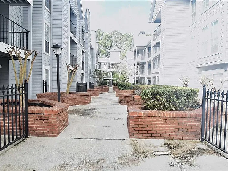 310 Granville Ct #310 — Photo 21
